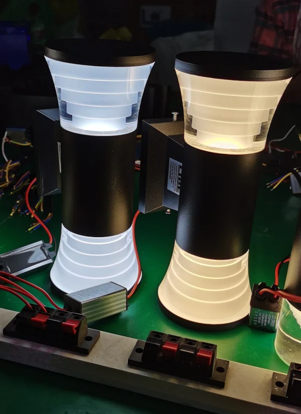 Kültéri LED lámpa, modern és funkcionális világítás, Fekete