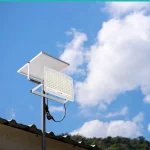 LED projektor, 50W napelemes panellel és távirányítóval