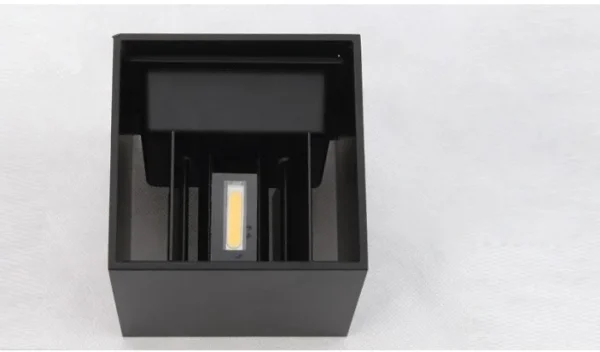 Állítható homlokzati LED lámpa 6W, hatékonyság és elegancia a kültéri világításban